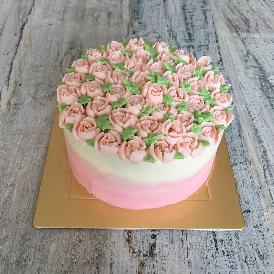 Pink & White Roses Cake