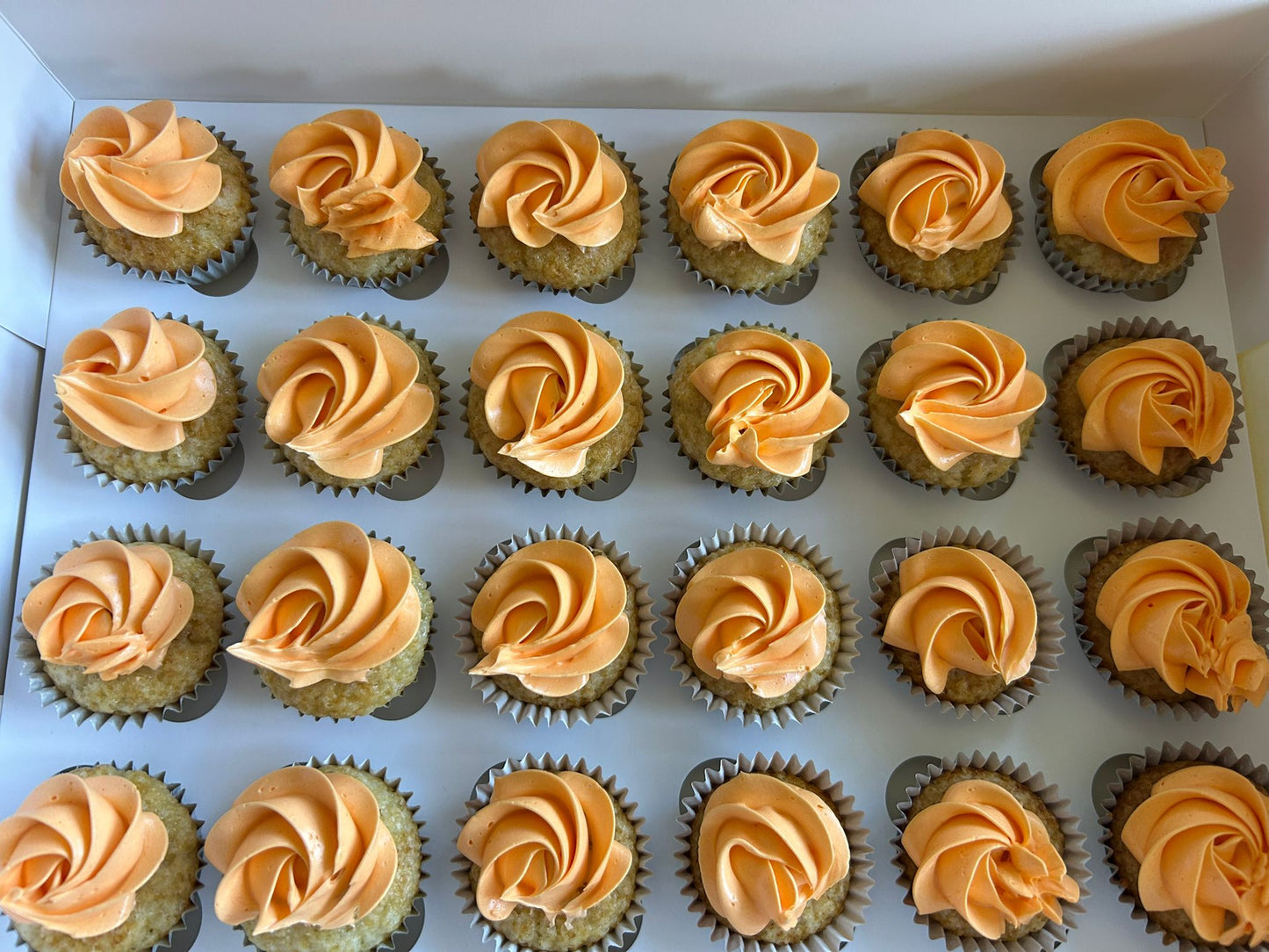 Mini Eggless Vanilla Cupcakes