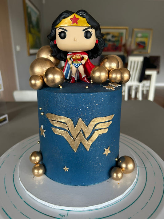 Wonder Woman Cake