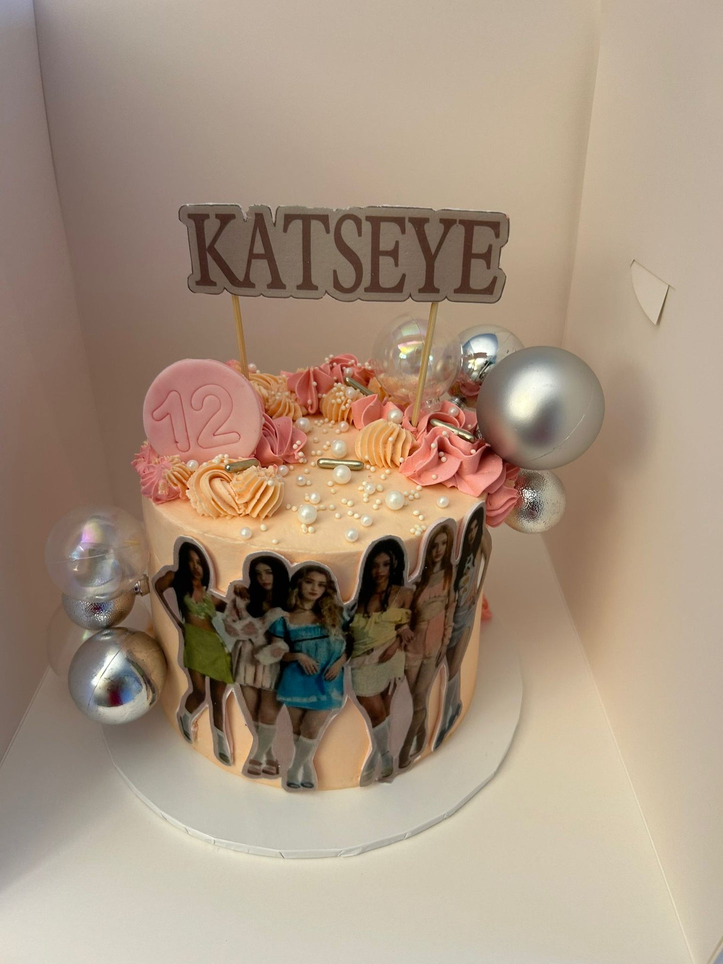 Katseye Cake